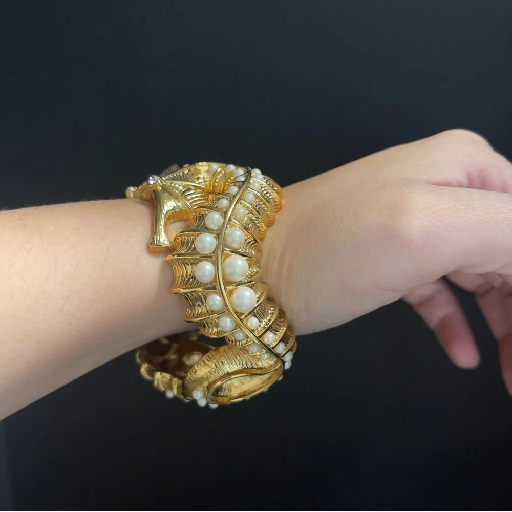 Kate Spade Rare Faux Pearl Gold Tone Seahorse Bangle Bracelet - Picture 3 of 12